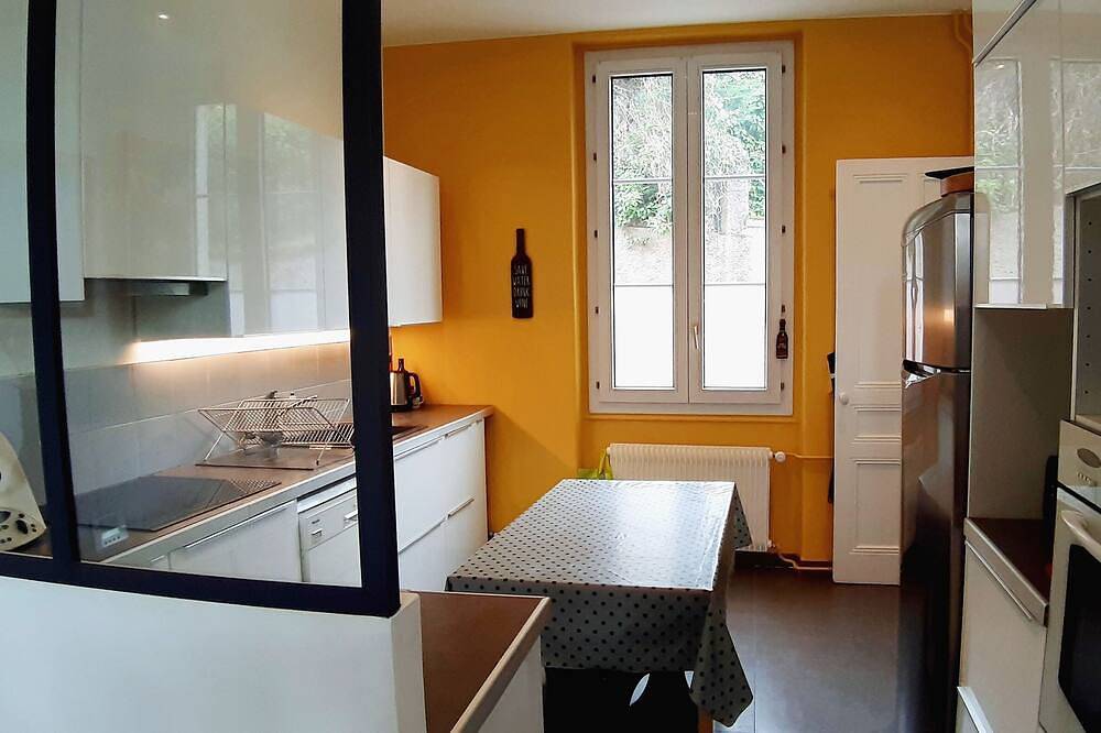 Rent house 4 bedrooms - sleeps 8 + view and swimming pool - 10mn from Lyon in Écully, Rhône