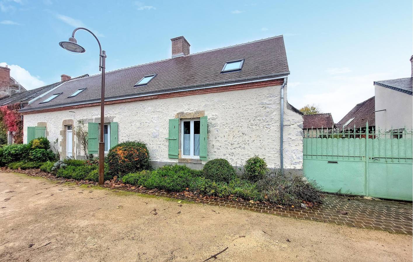Holiday home for 16 people with garden in Ingrannes, Orléans region