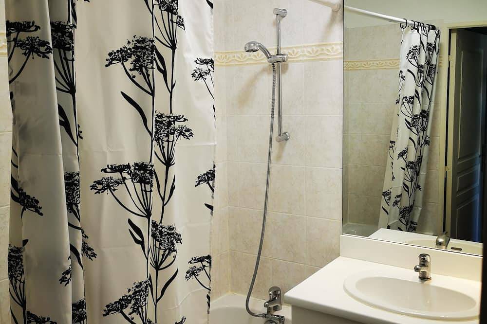 Appartement entier, Logement de standing avec Piscine en résidence privée dans Village provençal in Sainte-Cécile-les-Vignes, Vaucluse