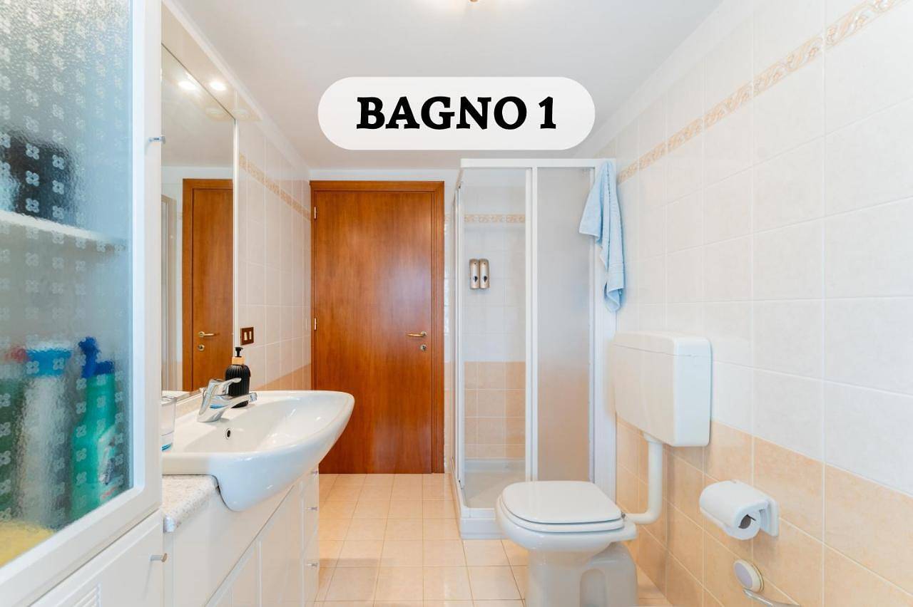 Apartamento inteiro, Lhousing - Tricamere con due bagni in centro in Roana, Vicenza (província)