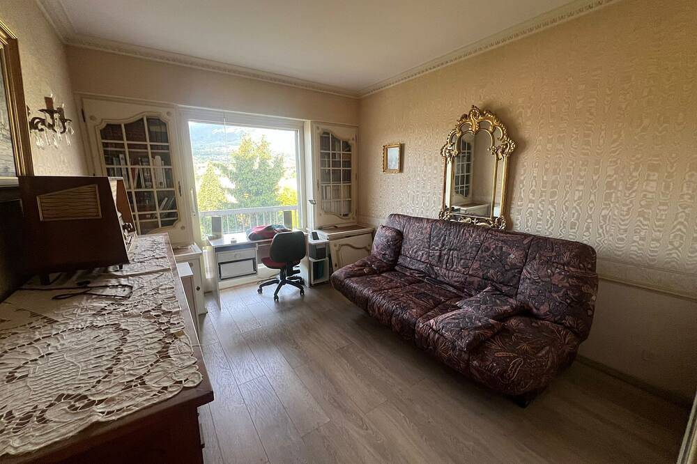 Entire apartment, Large \"classic\" apartment, breathtaking view. Tennis court and swimming pool nearby. in Tresserve, Chambéry region