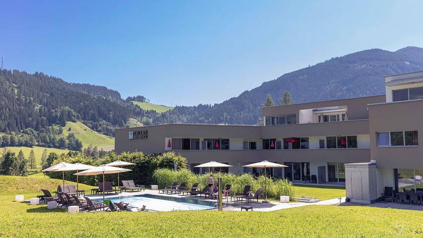 Vakantiewoning voor 4 personen, with terras and sauna as well as tuin and zwembad, met huisdier in Radstadt