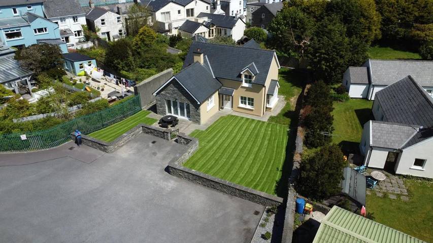 Location de vacances pour 8 personnes, avec vue et terrasse dans Schull