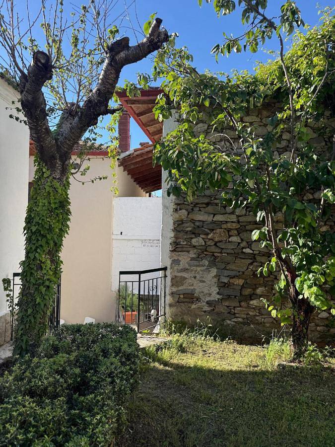 Gîte pour 5 personnes, avec Terrasse ainsi que Jardin et Vue dans (Nea) Vrasna - 3