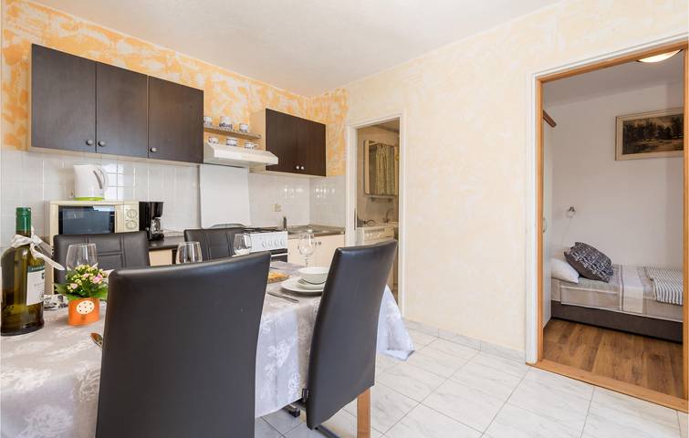 Stilvolles Apartment mit Terrasse, WLAN und Zugang zum Strand – nur 100 m entfernt! in Jablanac, Naturpark Velebit