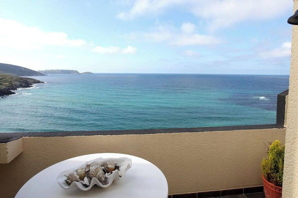 Entire apartment, Homerez - Elegant Apartment in Malpica with Sea View in Malpica de Bergantiños, Costa da Morte