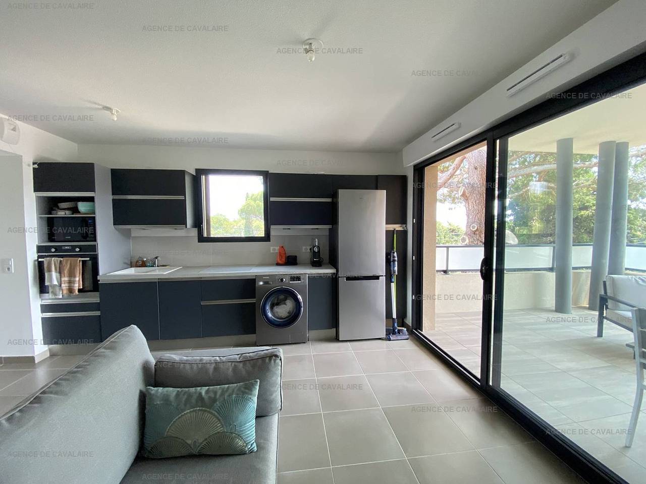 Ganze Wohnung, Schöne 3-Zimmer-Wohnung, klimatisiert, 2 Minuten vom Strand entfernt, mit großer Terrasse. in Cavalaire-sur-Mer, Parc national Port-Cros