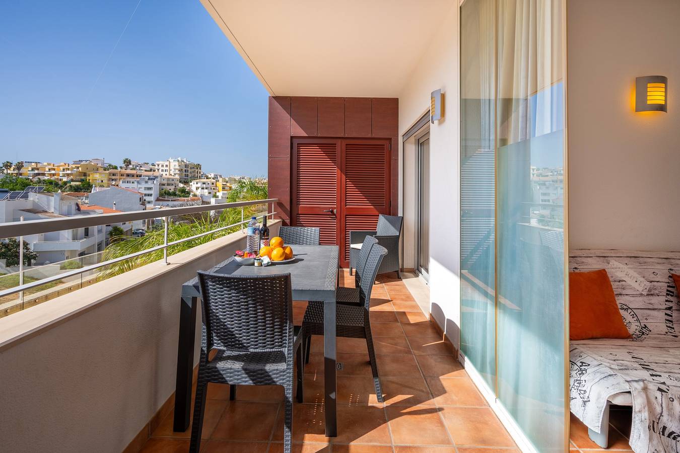 Appartamento intero, Appartamento "Tourismer C" con piscina, balcone e Wi-Fi in São Sebastião, Lagos