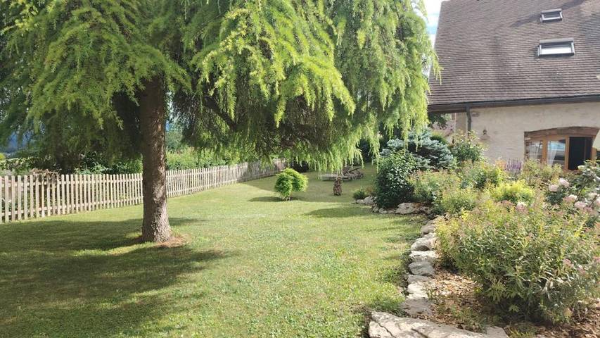 Chambre d’hôte pour 2 personnes, avec Terrasse ainsi que Jardin et Piscine dans Nantua - 2