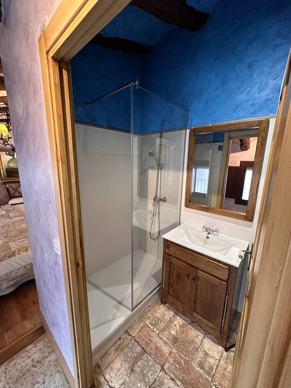 Habitación 'Suite Las Golondrinas' con vistas a la montaña, Wi-Fi y aire acondicionado. in Lerín, Provincia de Navarra