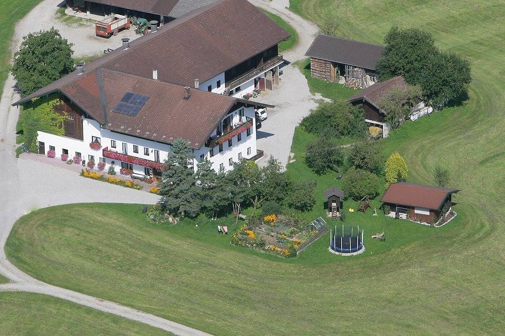 Bucherhof  idyllische Einzellage in Waldnähe mit eigenem See, Natur pur. in Eggstätt, Chiemsee