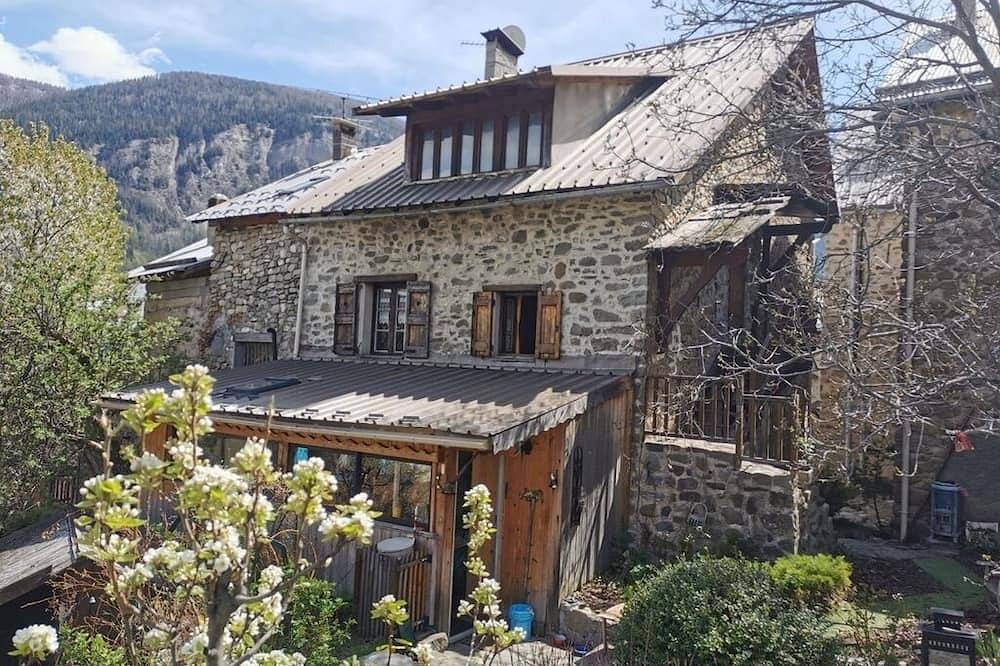 Jolie maison fraiche de montagne, Villars Colmars près d’Allos- Mercantour. in Villars-Colmars, Région Castellane