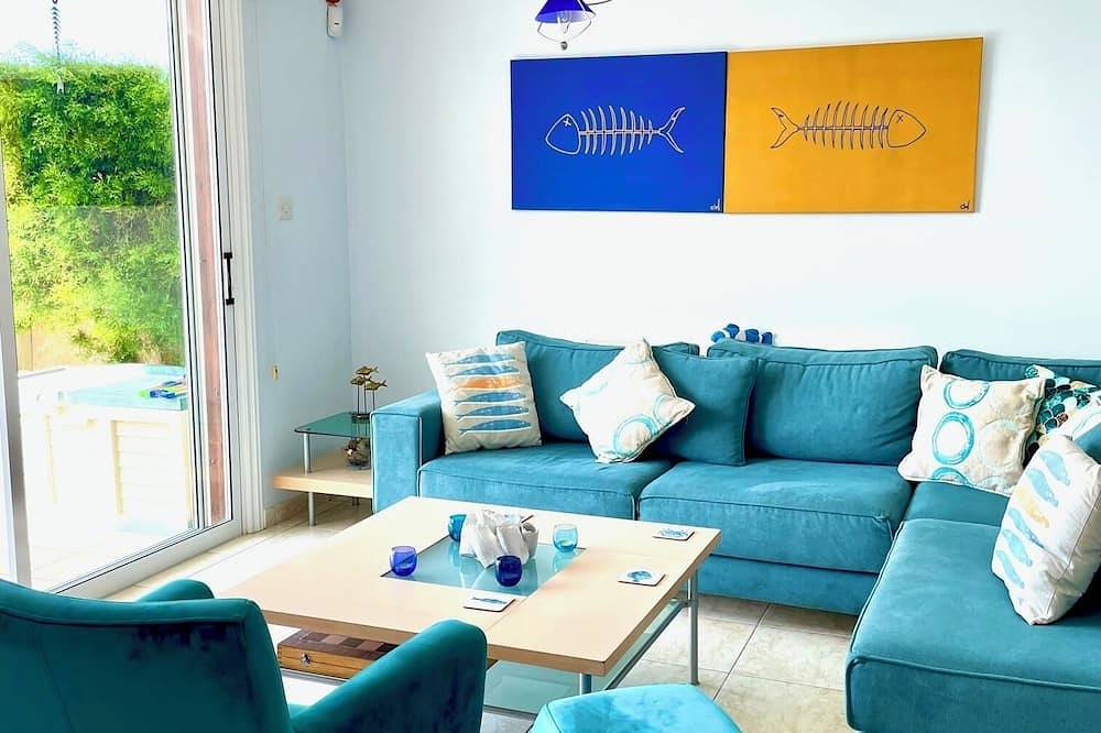 Endless seaviews and private pool -- and a stroll to Coral Bay! in Peyia, Zuid Cyprus