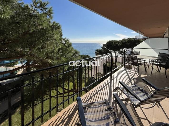 Ganze Wohnung, Meerblick-Appartement mit Terrasse, Parkplatz und Spielplatz in Platja d'Aro, Costa Brava