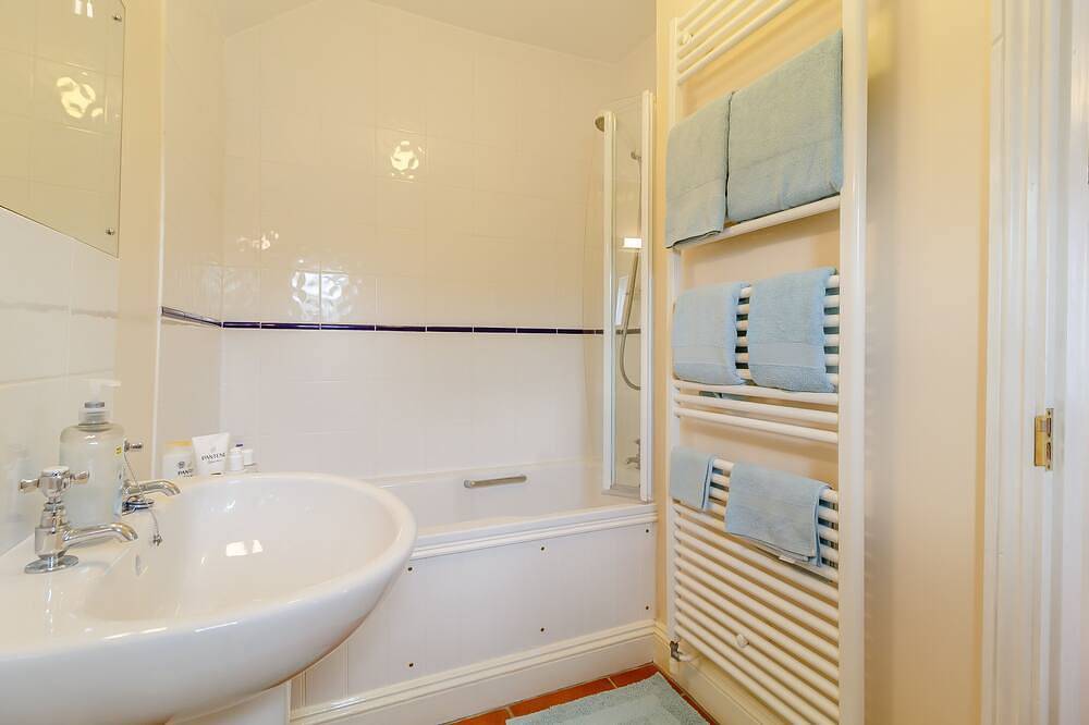 The Wagon Store - One Bedroom House, Sleeps 2 in Southwold, Waveney District