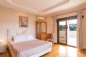 Villa for 9 People in Kassiopi, Corfu, Photo 2