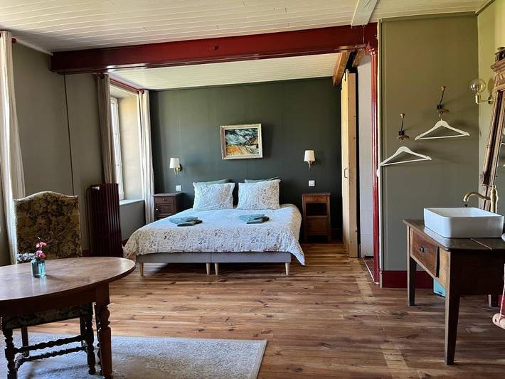 Location de vacances pour 2 personnes, avec vue et jardin à Saint-Symphorien-de-Marmagne - 2