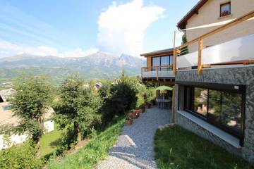 Gîte pour 2 personnes, avec jardin et terrasse dans Hautes-Alpe
