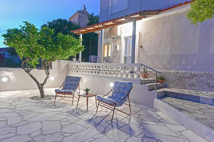 Gîte pour 3 personnes, avec jardin et vue, adapté aux familles dans Samos (Grèce)