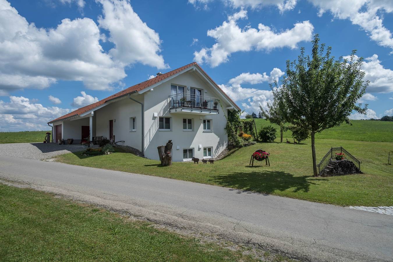 Ganze Wohnung, Ferienwohnung "Birke" mit Wlan, Bergblick, Balkon & Garten in Neukirch, Region Bodensee-Oberschwaben