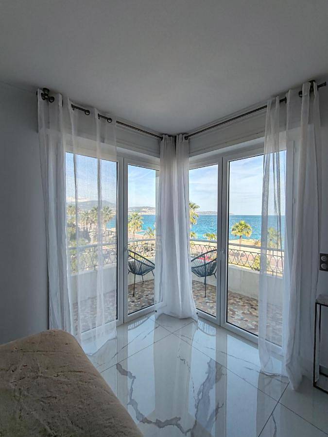 Gîte pour 4 personnes, avec terrasse et vue dans Plage Carras Nice - 3