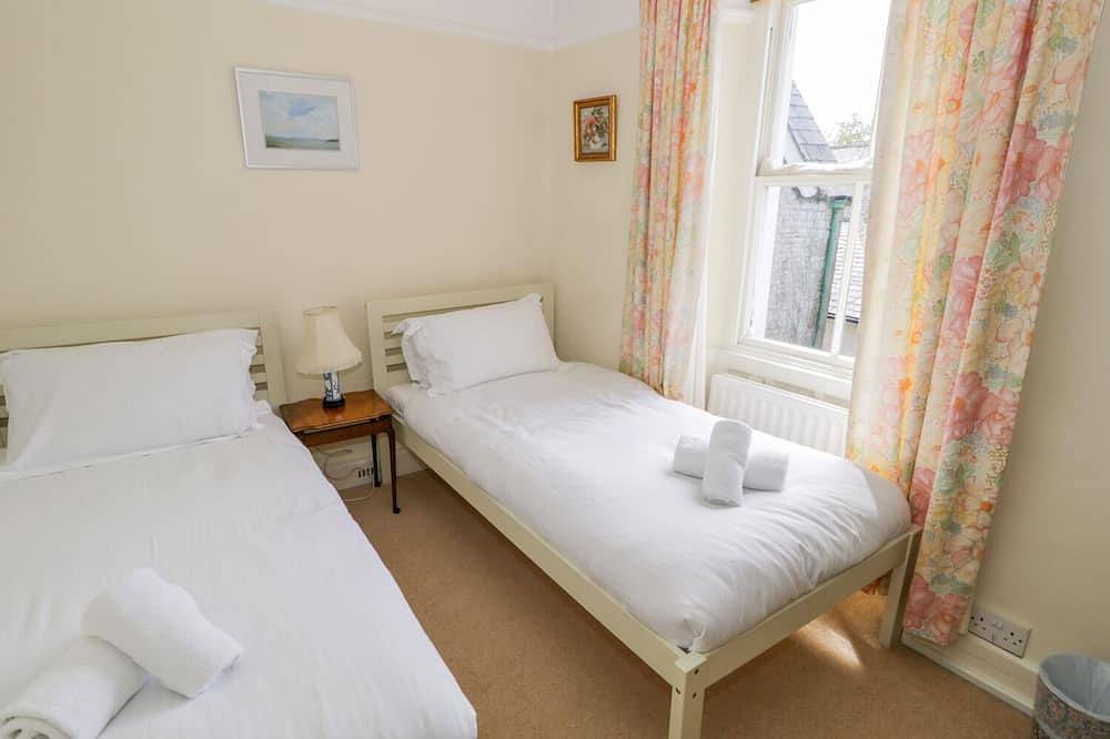 The White House, pet friendly, with open fire in Cartmel in Cartmel, Lake District