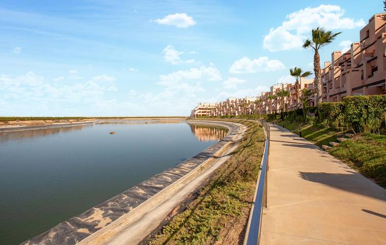 Apartamento vacacional entero, Apartamento de lujo con aire acondicionado, aparcamiento, terraza, piscina e Internet, cerca de comedor y centro de la ciudad in Alhama de Murcia, Interior de Murcia