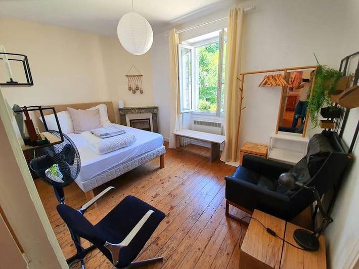 Location de vacances pour 10 personnes, avec jardin ainsi que terrasse et piscine à Le Lardin-Saint-Lazare - 2