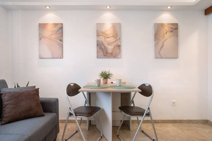 Entire apartment, Apartment 'Carlos Haya' with Wi-Fi and Air Conditioning in Cruz de Humilladero, Malaga
