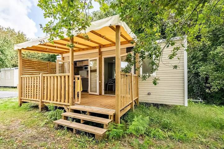 Camping pour 4 personnes, avec piscine et terrasse