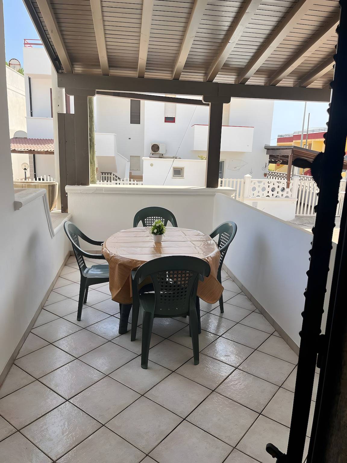 Ganze Wohnung, Apartment 'Andrea' mit privater Terrasse, Wlan und Klimaanlage in Torre Pali, Salve