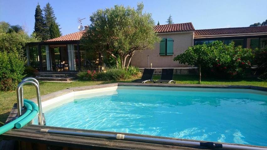 Casa de huéspuedes para 2 personas, con jardín y piscina - 1