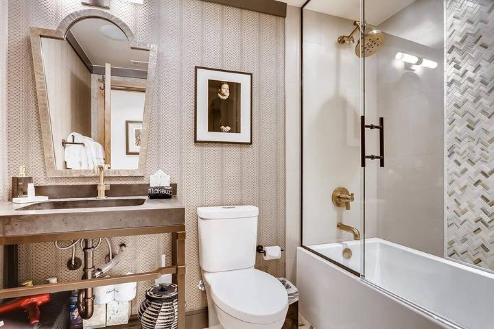 Vacation rental for 4 people, with hot tub and pool as well as balcony in Vail