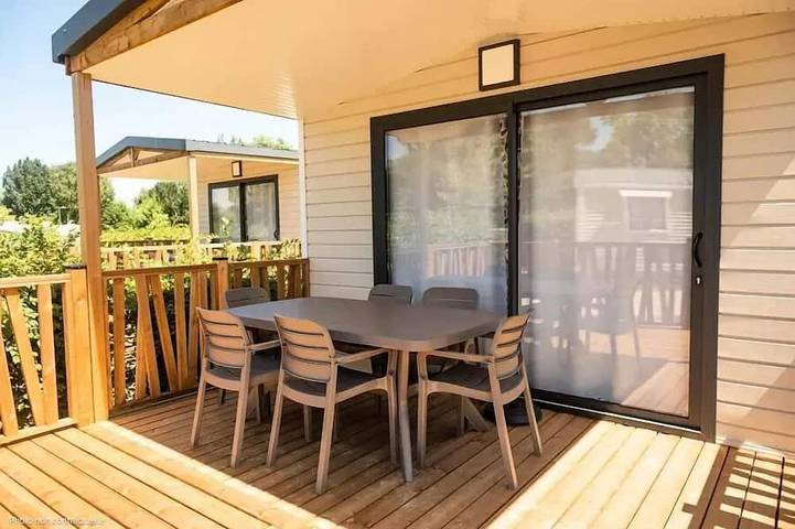 Mobil home pour 4 personnes dans Perrex