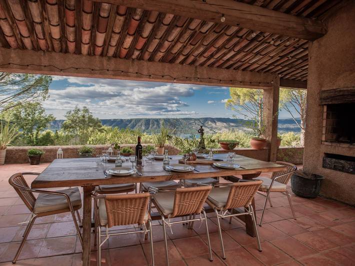 Villa mit schönen Panoramablick und riesen Pool in Aiguines, Brignoles Region