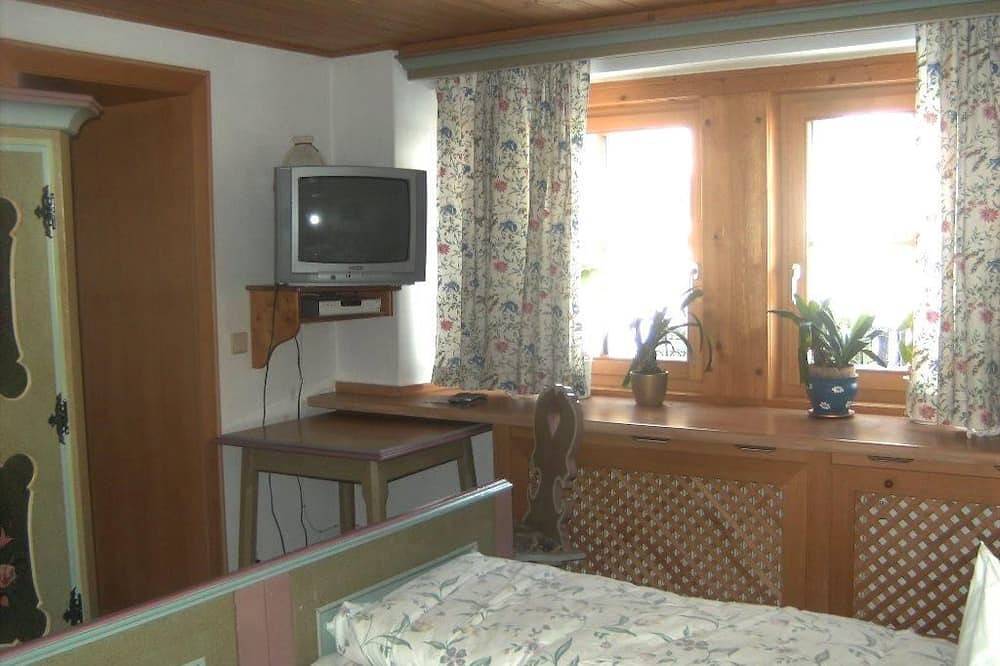 Appartement 1 - 1 Schlafraum/Dusche, Wc, Wohnraum - Pension Gamsjäger - Urlaub in Rottenmanner und Wölzer Tauern, St. Nikolai im Sölktal