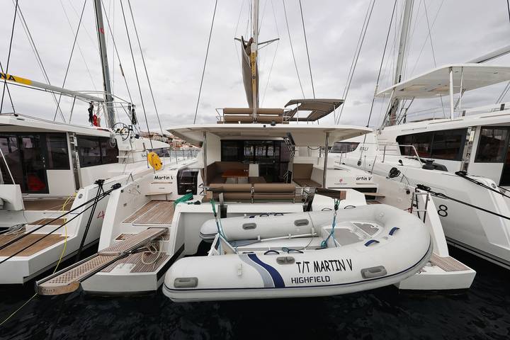 Boat for 10 people in England