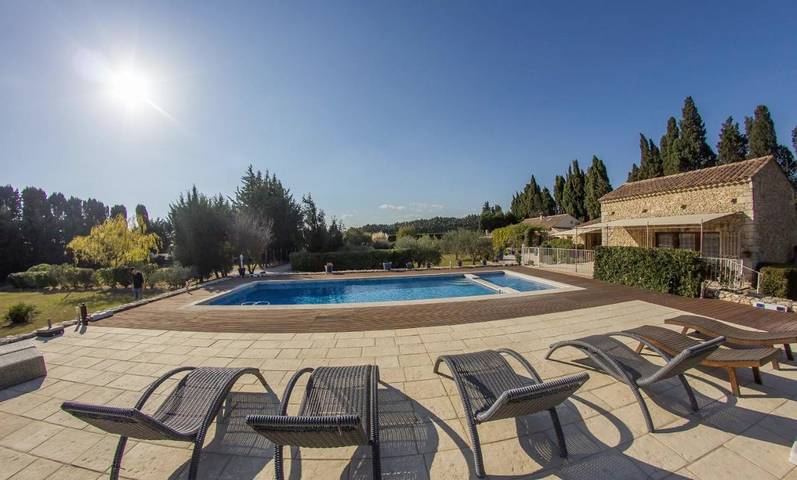Chambre d’hôte pour 6 personnes, avec Terrasse et Bassin pour enfant ainsi que Piscine et Vue à Graveson