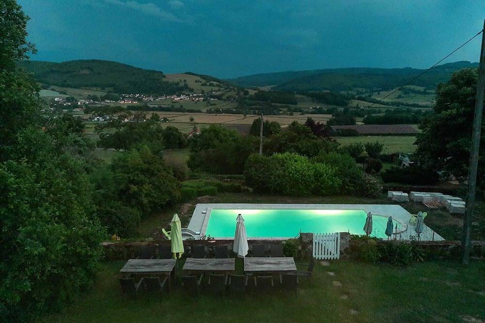 Authentisches Bauernhaus mit beheiztem Pool und Panoramablick in Saint-Symphorien-de-Marmagne, Autun und Umgebung