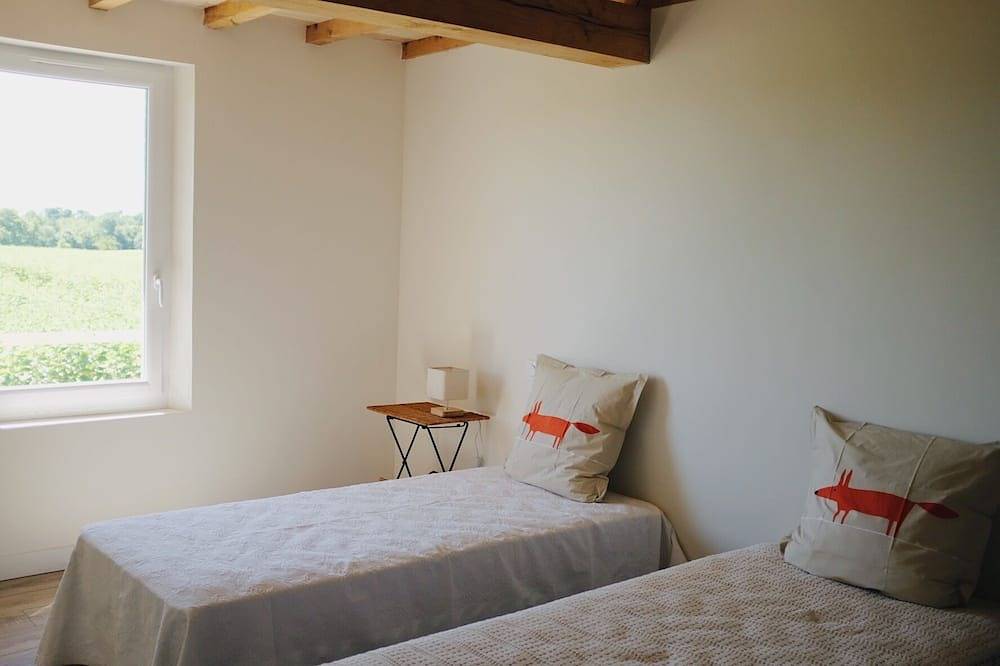 Between bastides, vineyards and forests in Castelnau-de-Montmiral, Albi region