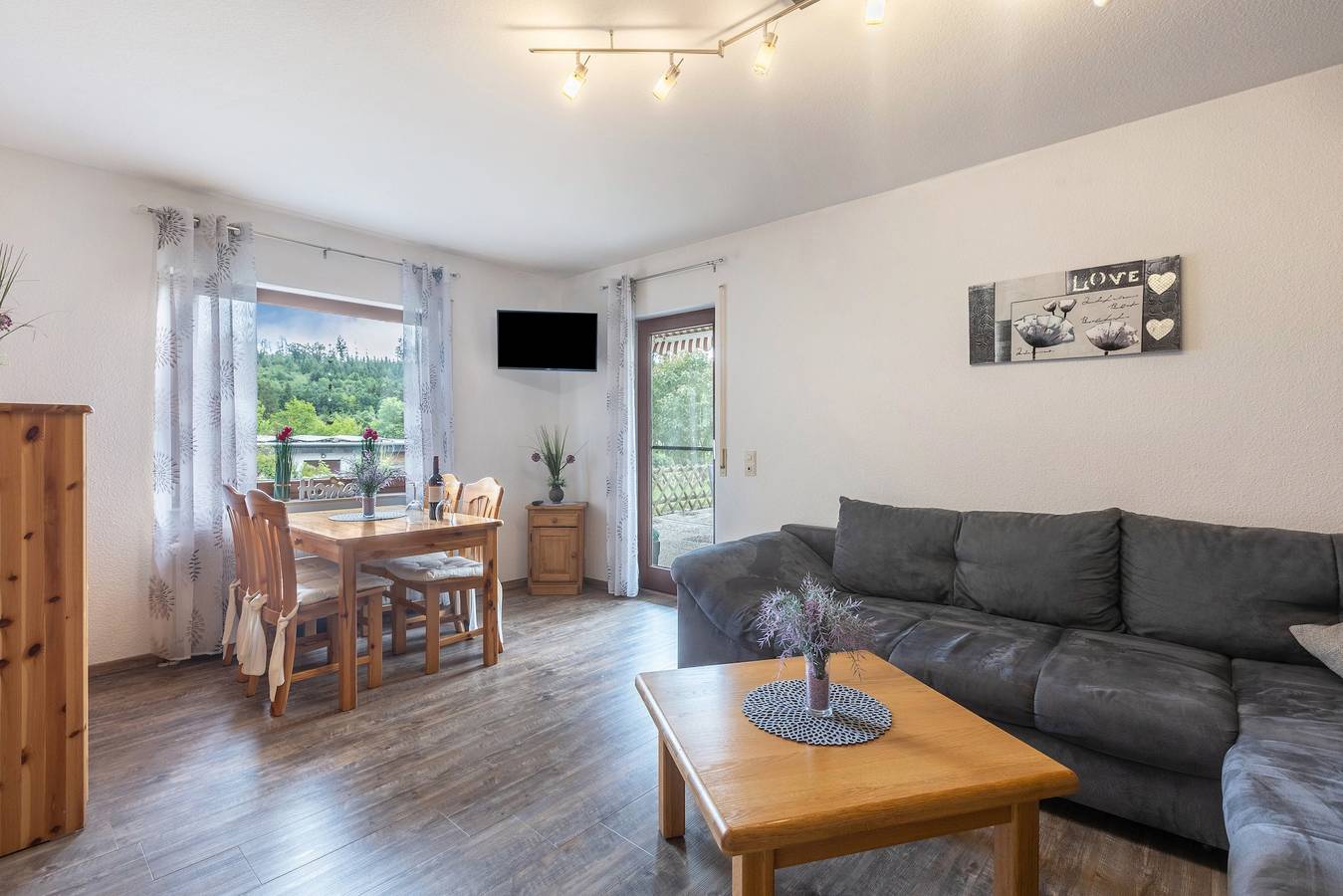 Apartamento inteiro, Apartamento Sauerland – Oásis com terraço privado, jardim e Wi-Fi in Medebach, Hochsauerlandkreis