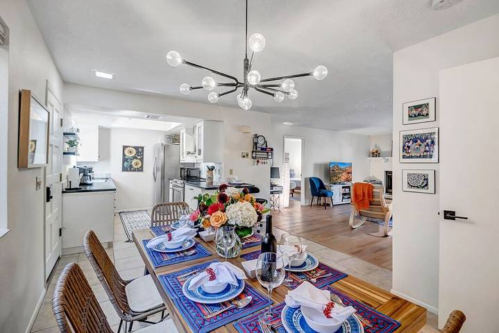 Vacation rental for 6 people, with terrace and pool as well as hot tub, with pets in Oak Creek Canyon