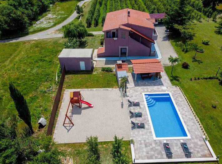 Villa Dola with private pool in Dalmatinisches Zagora