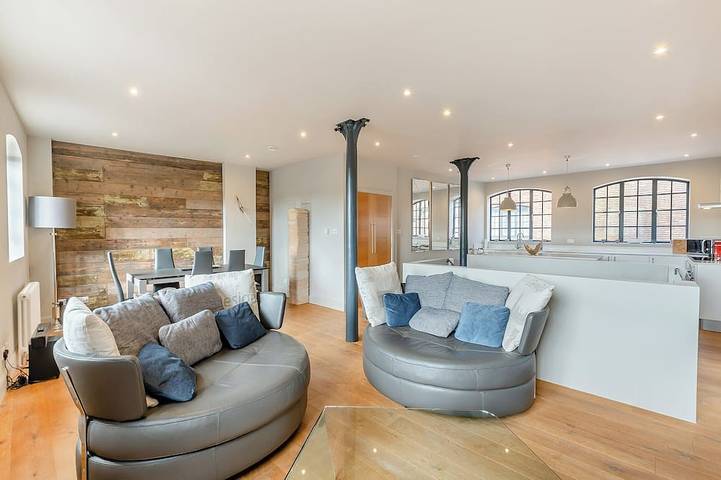 Log cabin for 6 people, with garden in Chichester