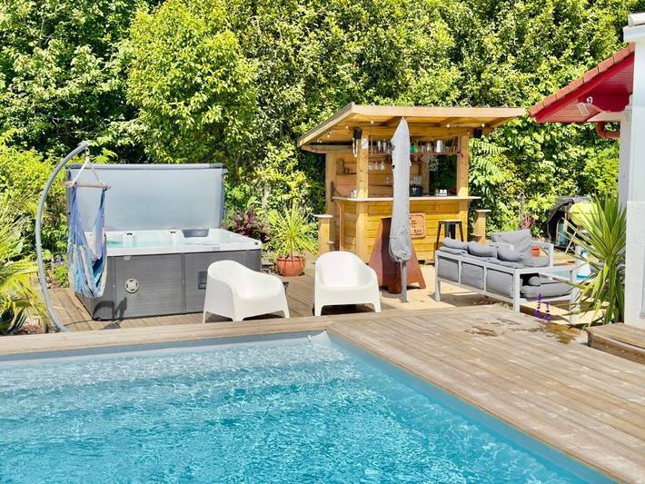 Location de vacances pour 13 personnes, avec Jacuzzi et Terrasse ainsi que Jardin et Piscine à Boucau - 2