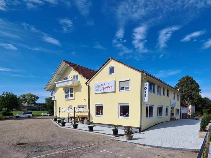 Hotel, mit Terrasse und Garten in Crailsheim
