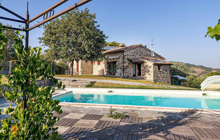 Ferienwohnung für 4 Personen, mit Pool und Garten sowie Terrasse, mit Haustier in Marche