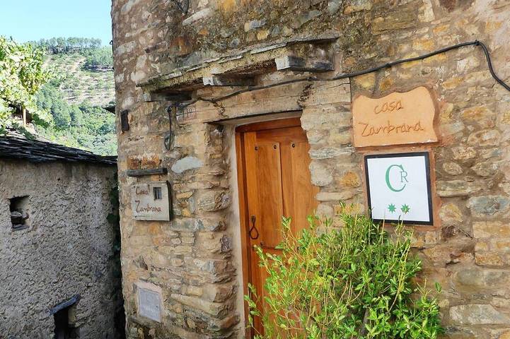 Gîte pour 8 personnes, avec balcon et piscine - 1