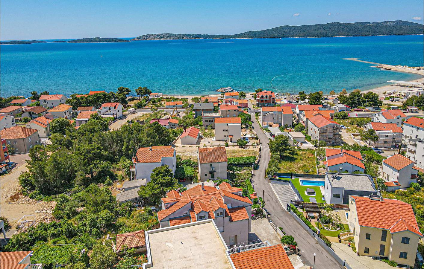 Hel ferieleilighet, Ferieleilighet for 4 personer med hage in Šibenik, Šibenik-Knin