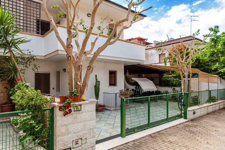 Villa per 6 persone, con Balcone e Terrazza nonché Giardino e Panorama a Lido Specchiolla